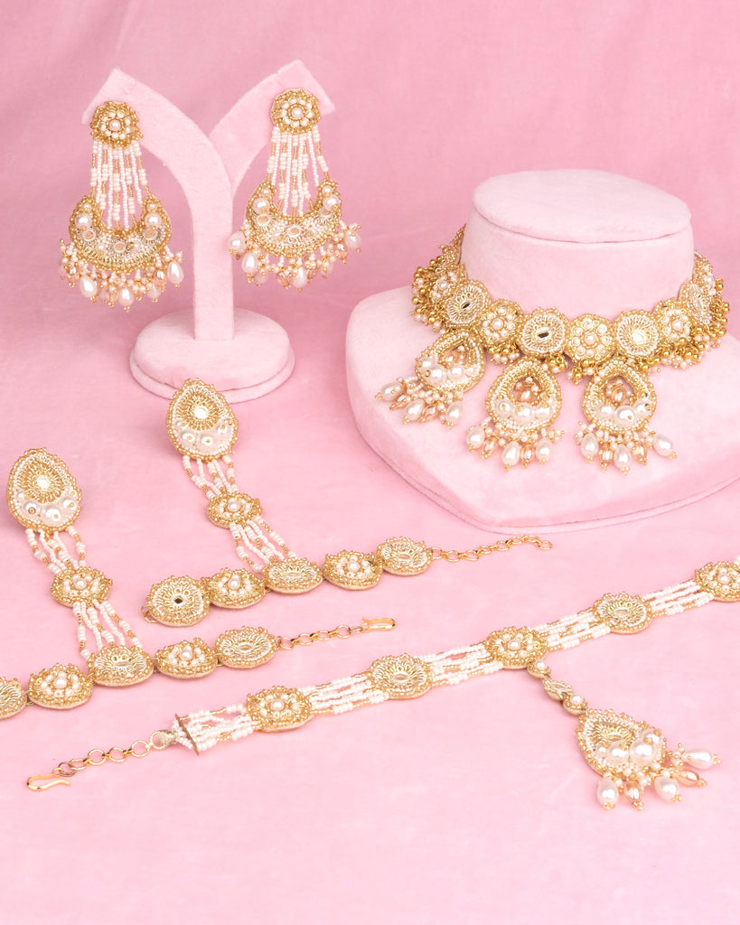 Aarzoo Set (Earrings, Mathapatti, Neckpiece & Set Of Haathphool)