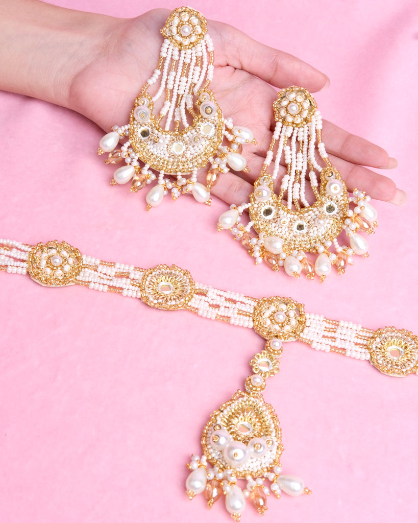 Aarzoo Set (Earrings & Mathapatti)