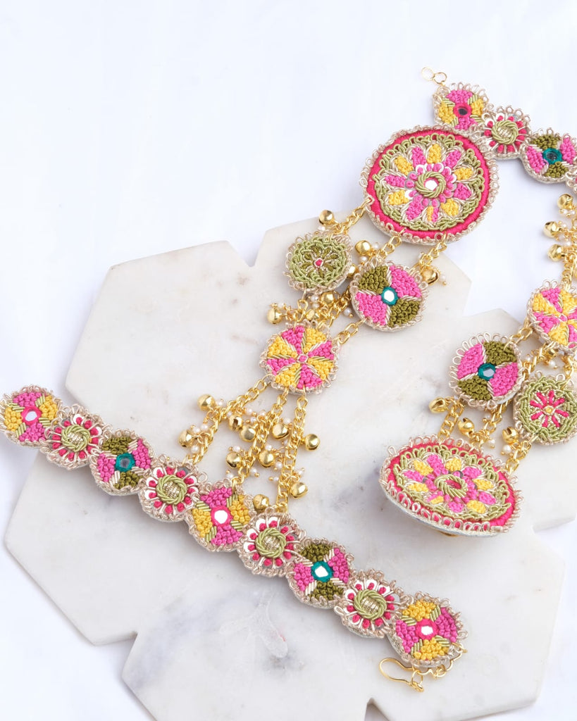 Noor Set (Necklace, Maang Tikka, Earrings with Earchains, Set of Haathphool & Pairphool) - TONOTO